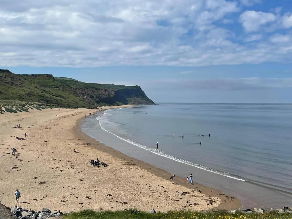 2 Bed House -Close To Cleveland Way,Lovely Beaches Brotton بيت للعطل